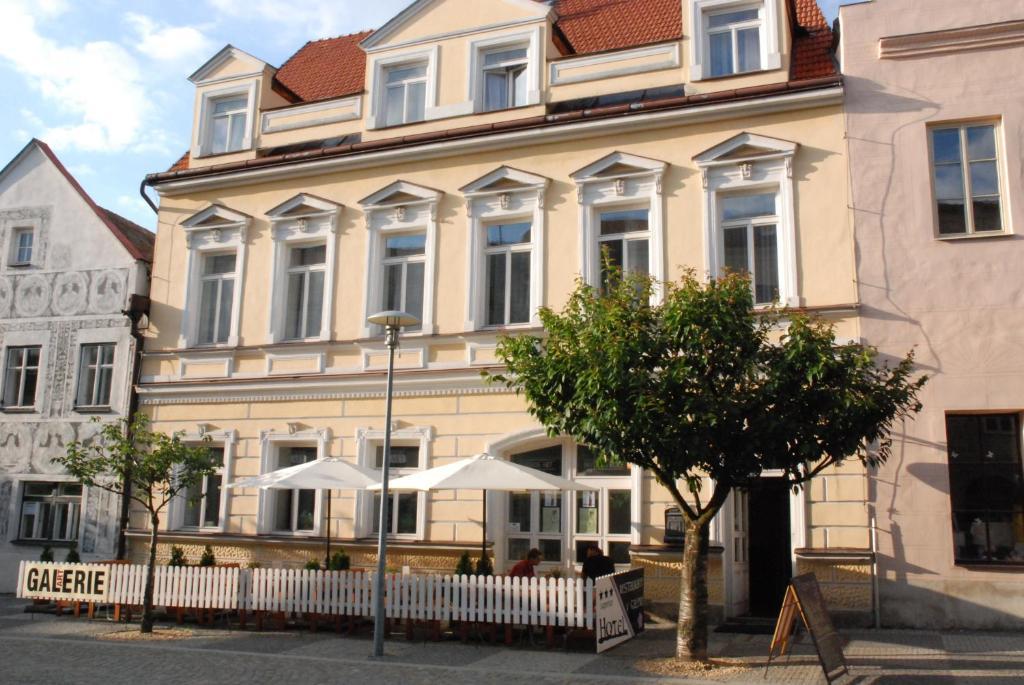 Hotel U Ruze Славоніце Екстер'єр фото